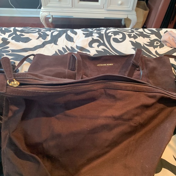 Micheal Kors chocolate brown suede shoulder bag - Picture 5 of 7